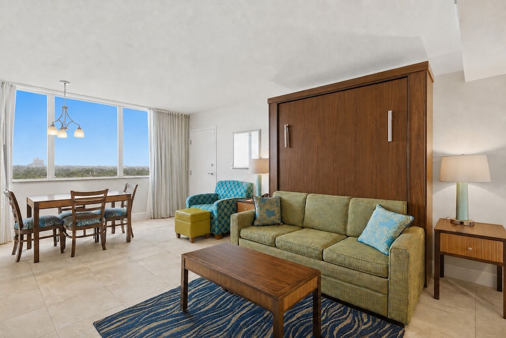 Hollywood Beach Tower 45/71