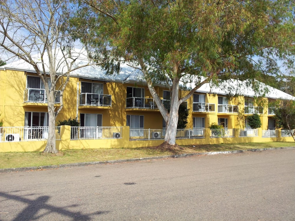 ADMIRAL NELSON MOTOR INN 50/52