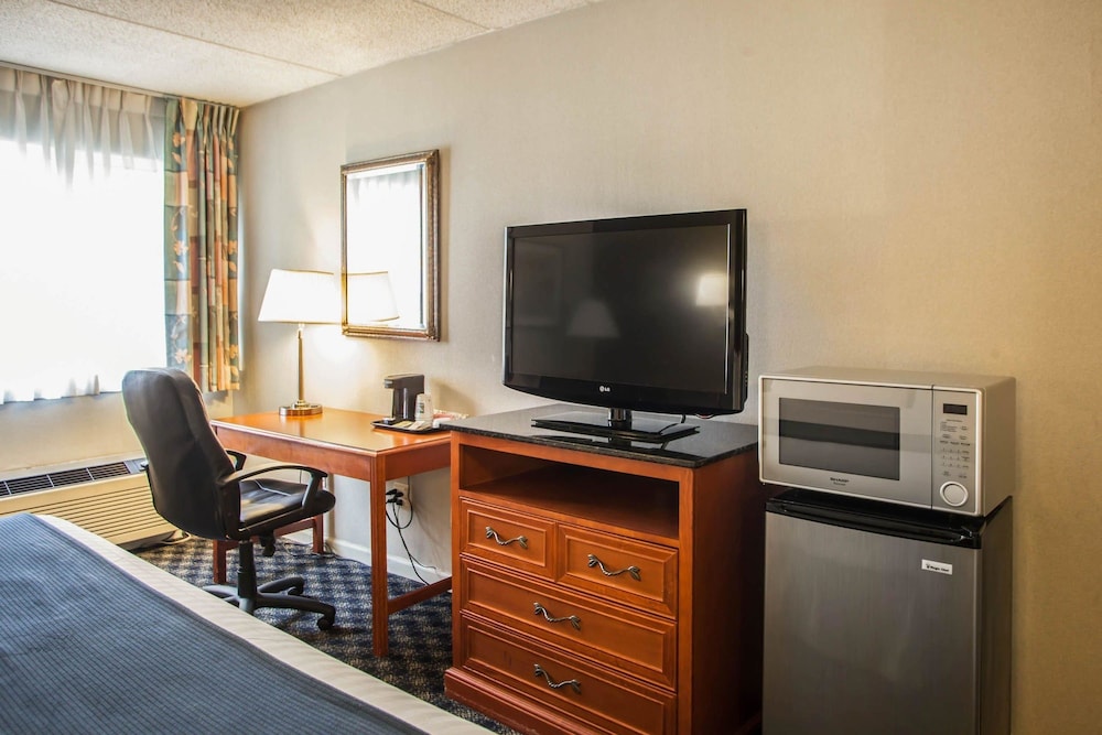 Quality Inn & Suites St Charles -West Chicago 36/40