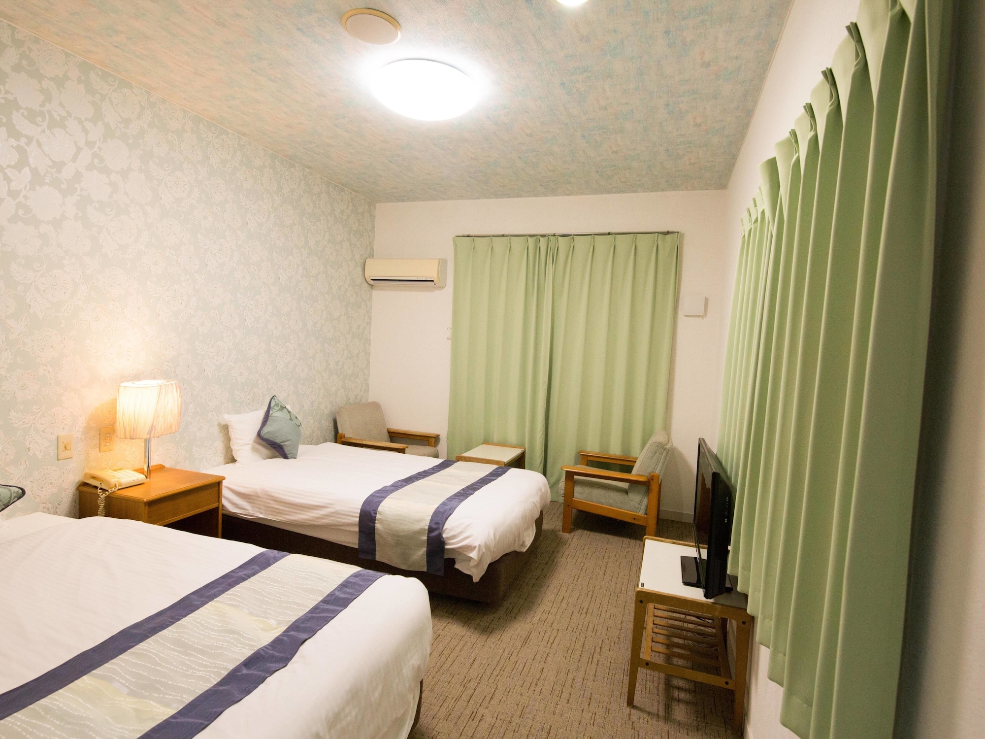 House, Twin Beds, Annex