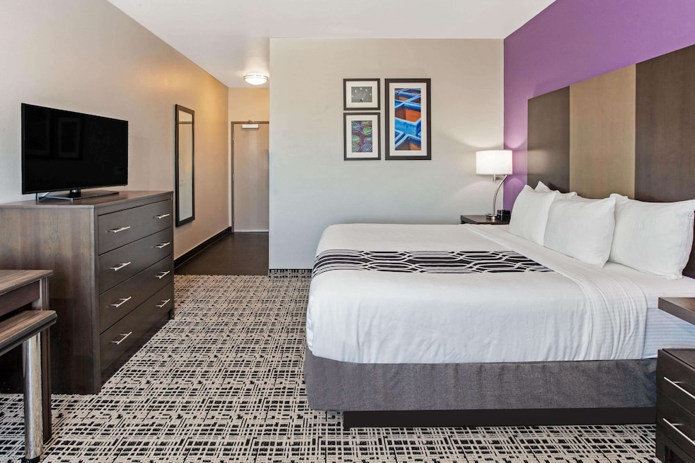 ROOM, KING BED, ACCESSIBLE