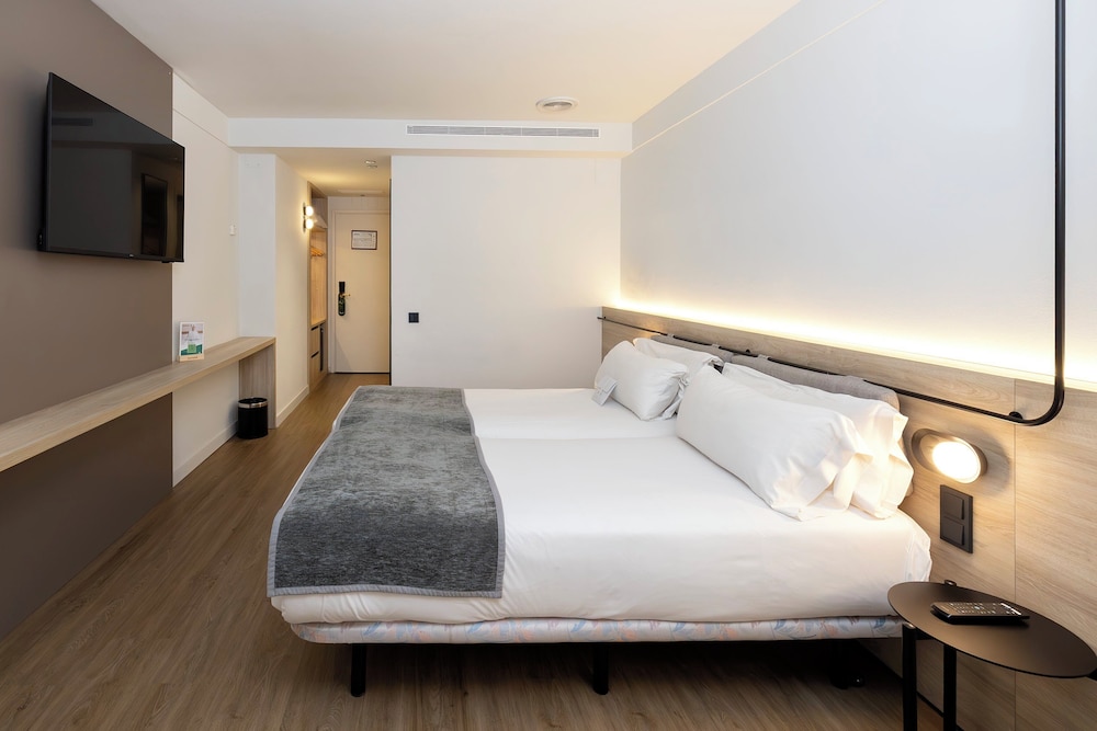 Standard, Twin Beds