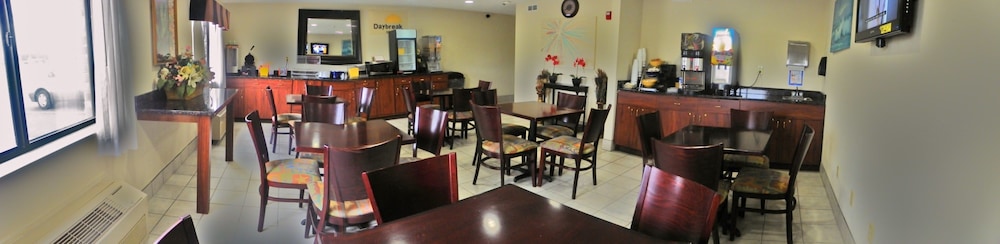 Royalton Inn & Suites 27/29