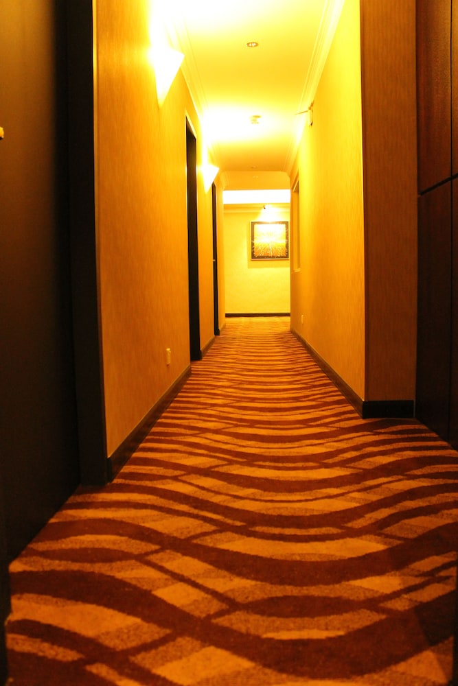 Clover Hotel 21/24
