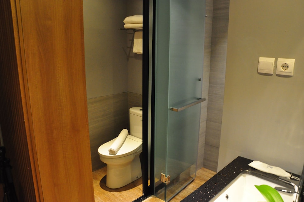 Batiqa Hotel Jababeka 13/60