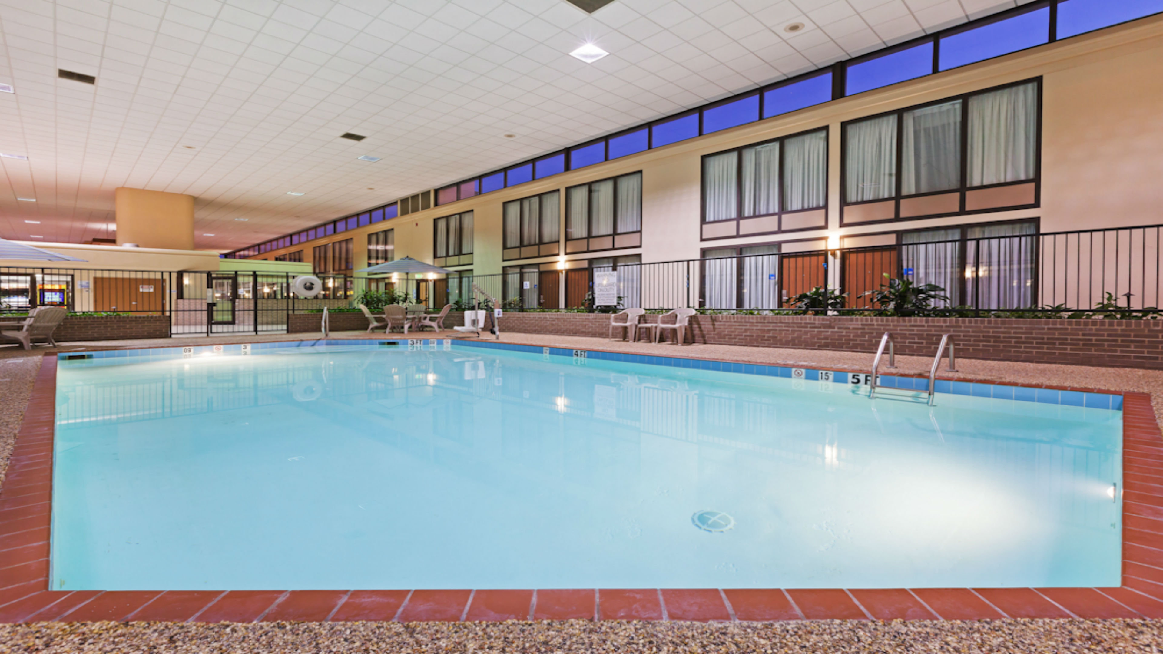Holiday Inn Express Little Rock-Airport 23/43