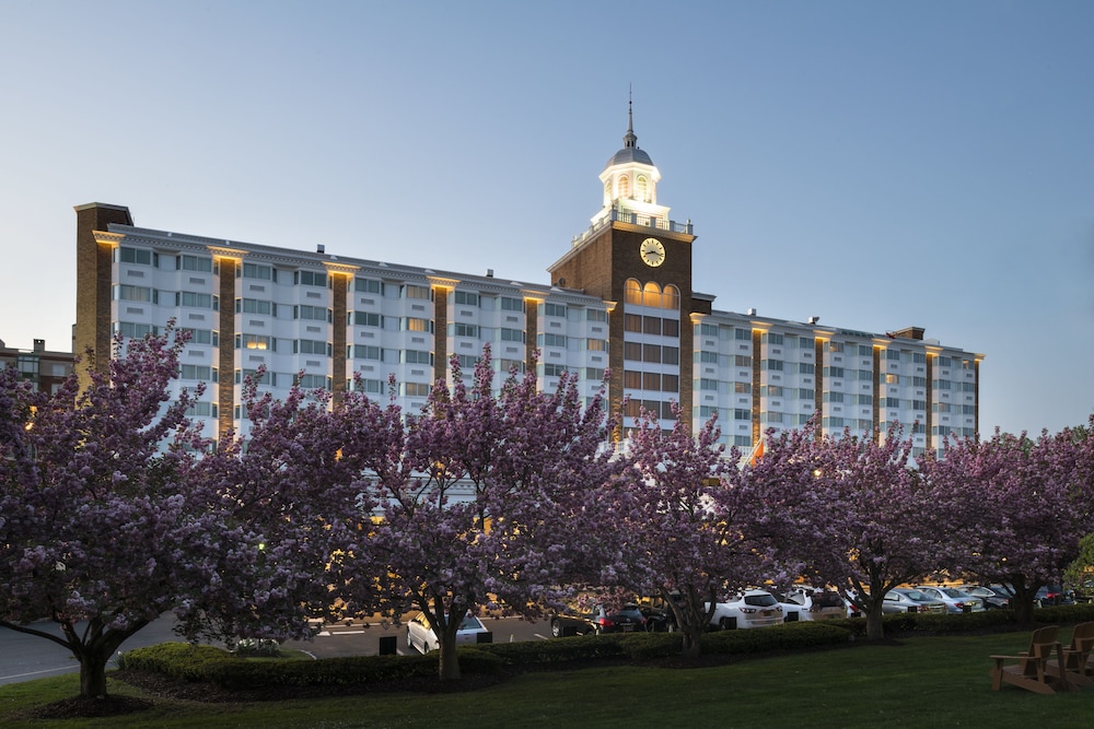 The Garden City Hotel 6/70