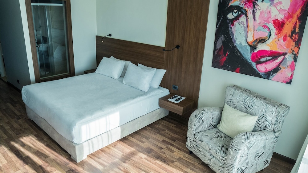 Rivoli Suites 10/48