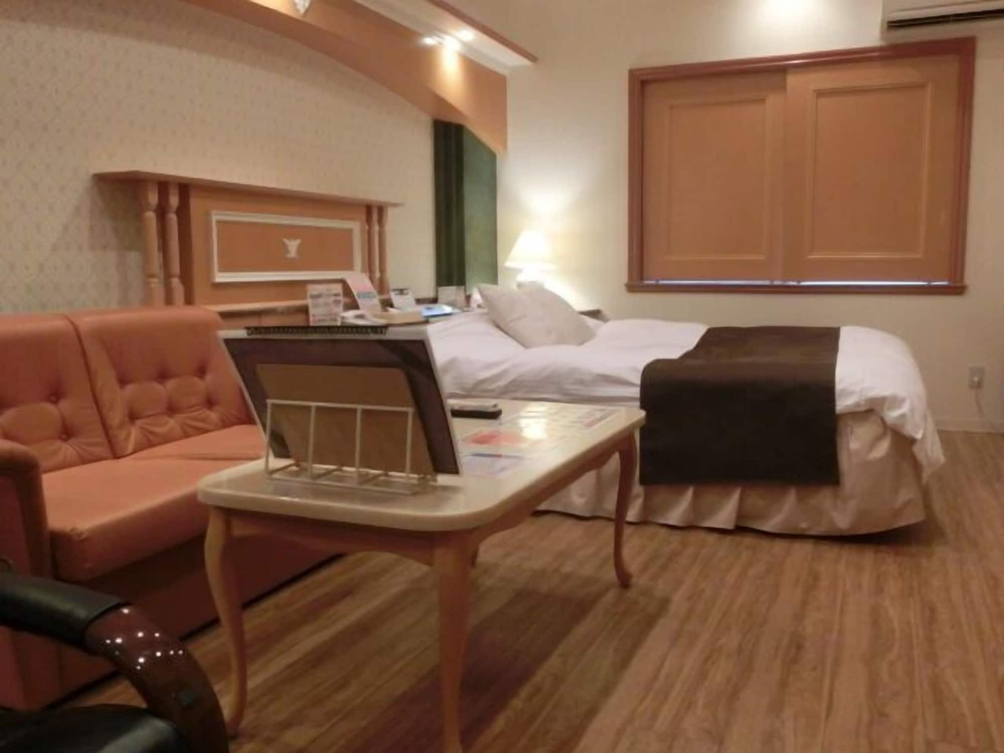 DELUXE, DOUBLE BED, SMOKING
