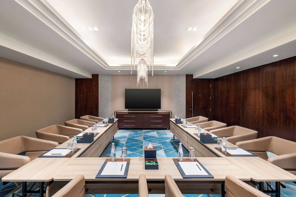 Wyndham Grand Doha West Bay Beach 45/57