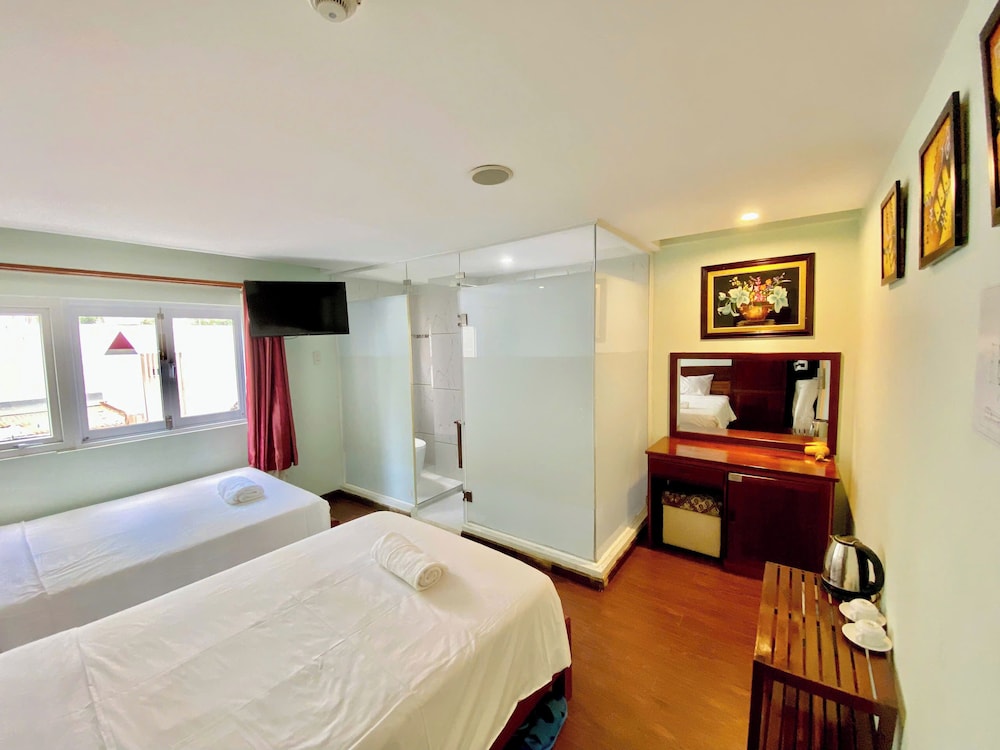 Art Deluxe Hotel 18/60