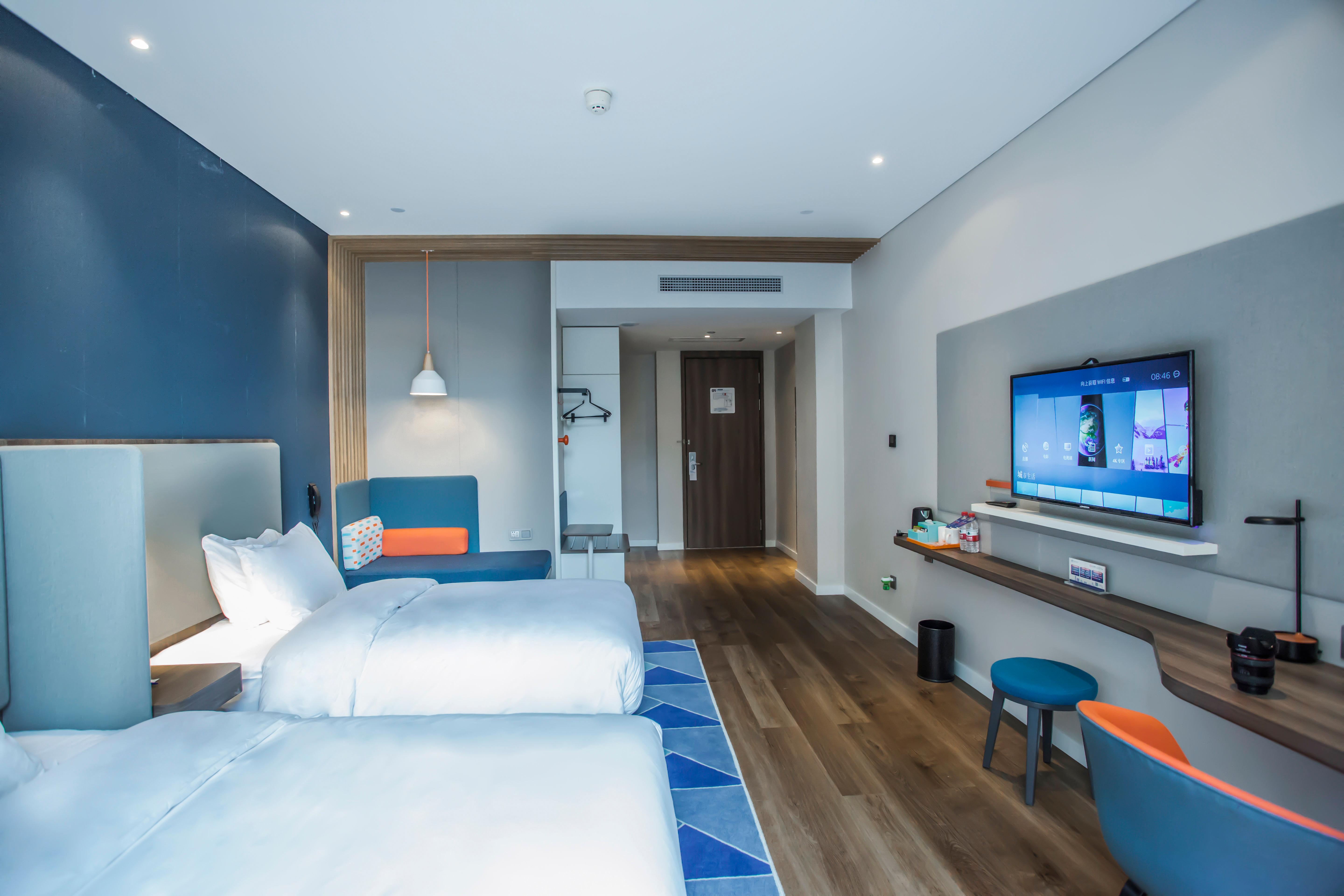 Hollywood, Standard, Twin Beds
