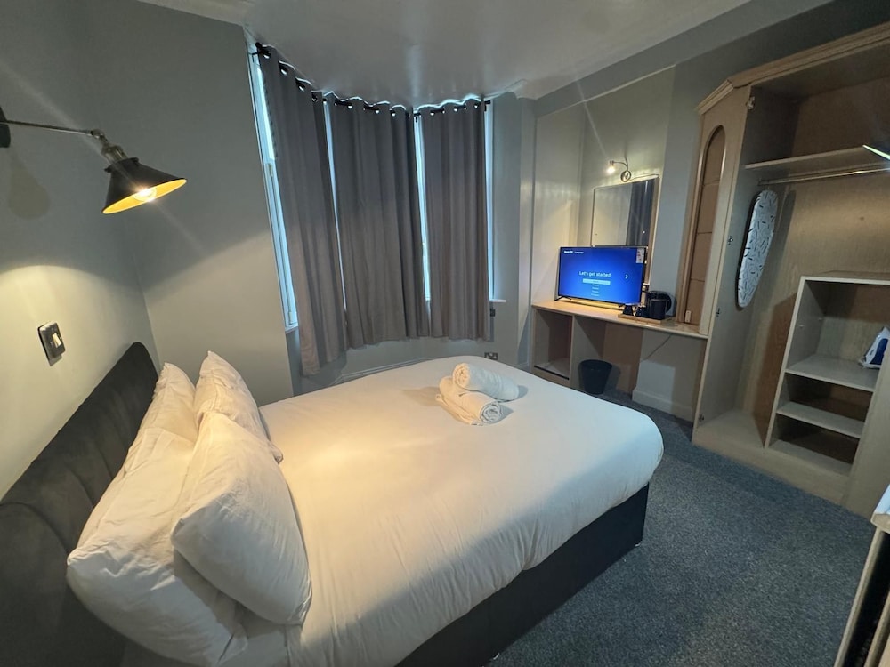 Kirkdale Hotel 10/30