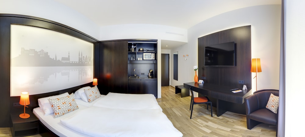 SEVENDAYS HOTEL BOARDINGHOUSE 26/70