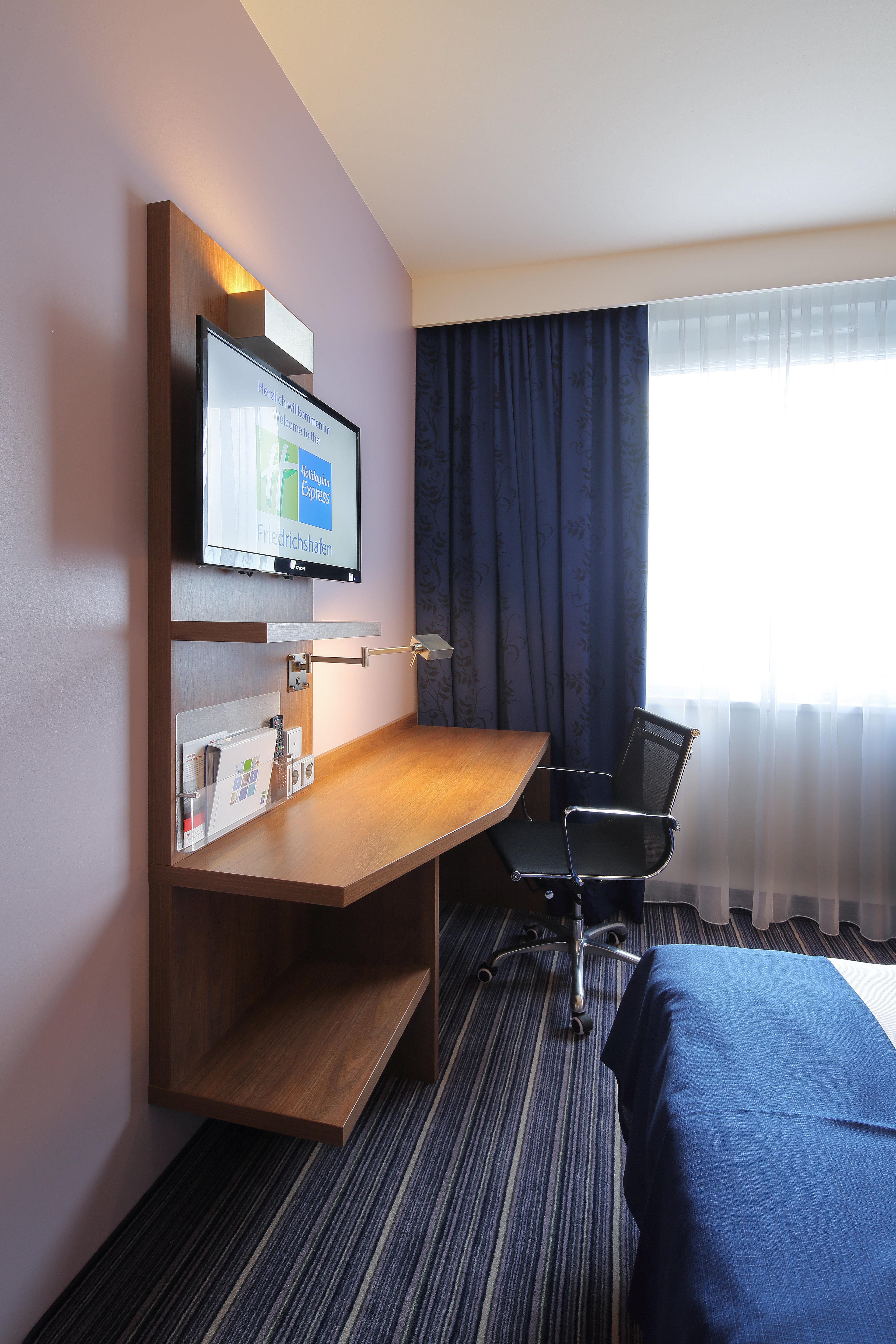 غرفة بسرير كوين، Holiday Inn Express Friedrichshafen 4/7