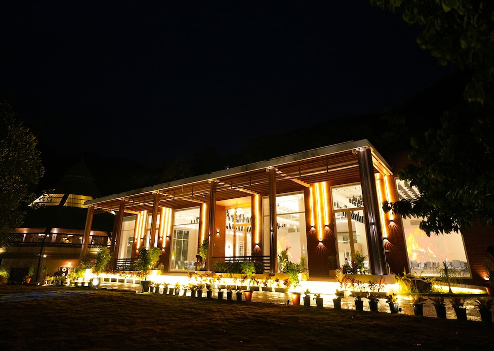 The Solluna Resort Corbett 4/69