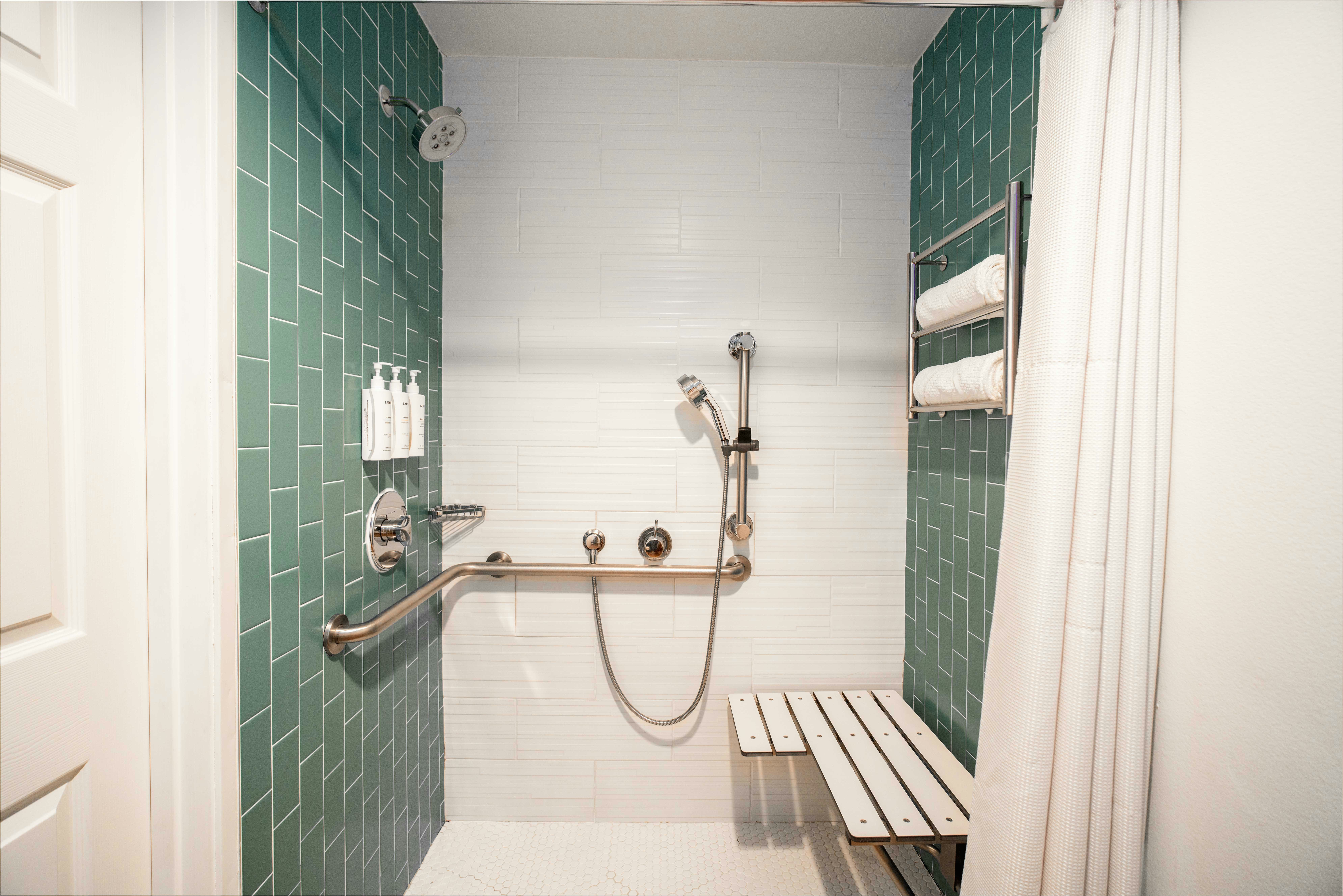 Boulevard, 2 Queen Beds, Accessible، The Kinney Venice Beach 3/3
