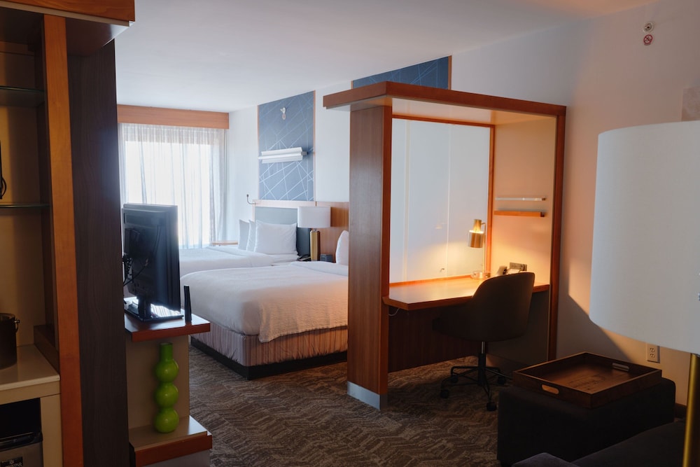 Suite, 2 Queen Beds, Trundle Bed, Accessible
