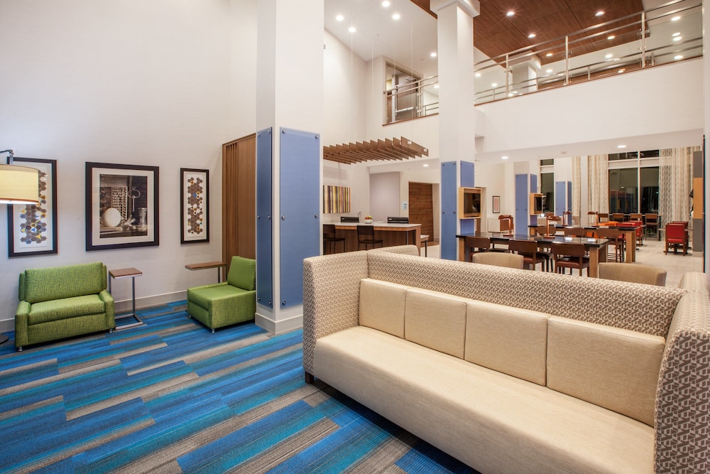 HOLIDAY INN EXPRESS & SUITES INDIANAPOLIS NE - NOBLESVILLE 21/66