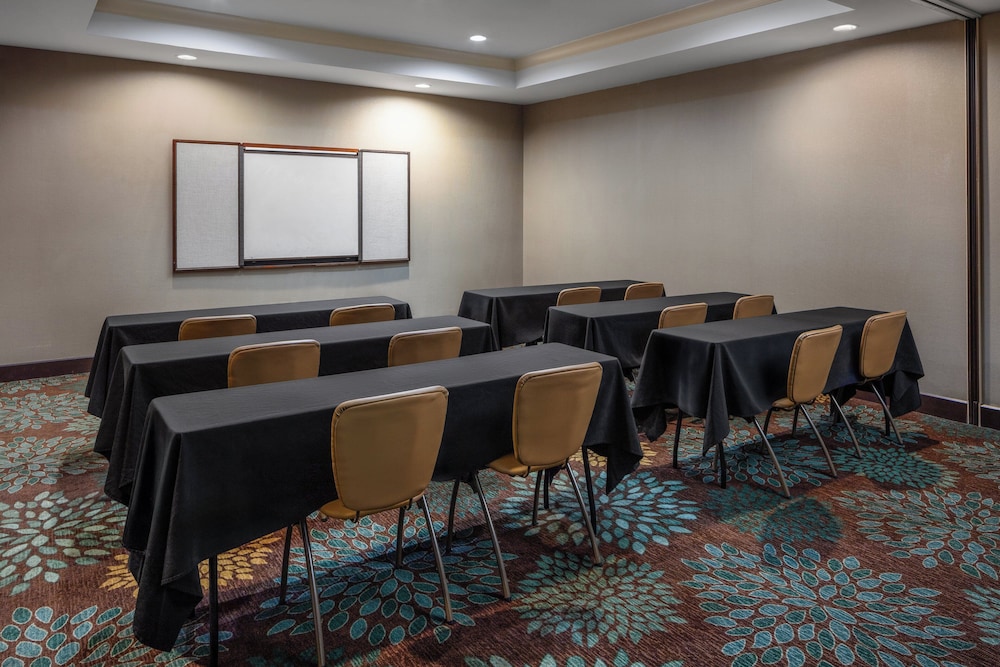 Staybridge Suites O Fallon Chesterfield 36/50