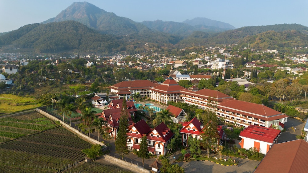 Royal Hotel and Villa Batu 59/61