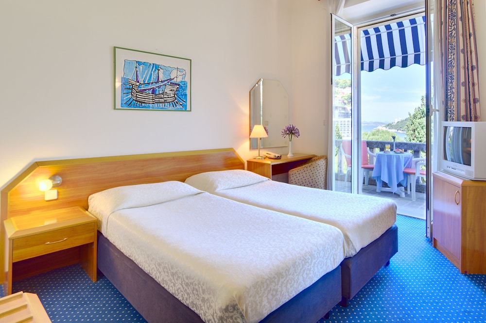 Hotel Komodor 11/63