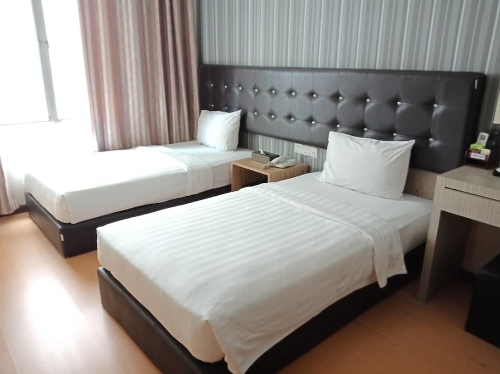Ease Hotel 19/37