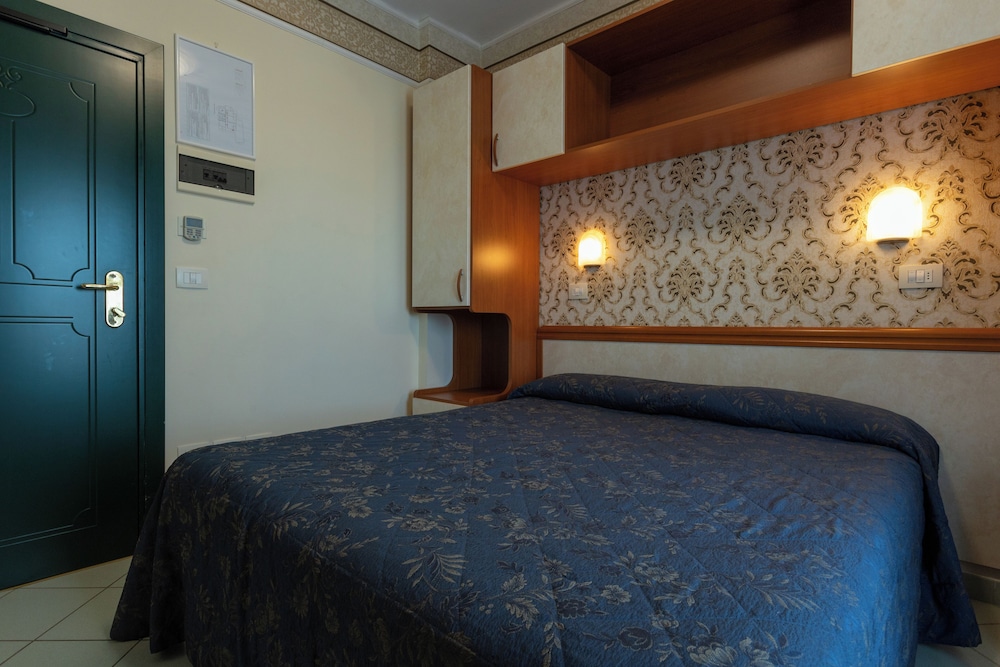 Hotel River 12/60