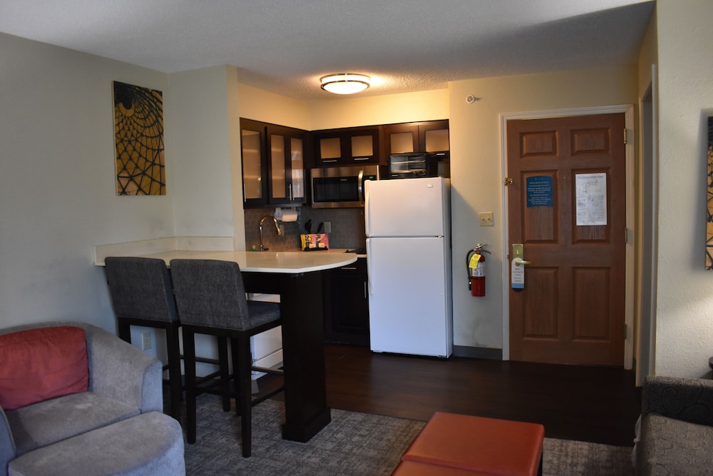 Staybridge Suites Cranbury-South Brunswick 60/75