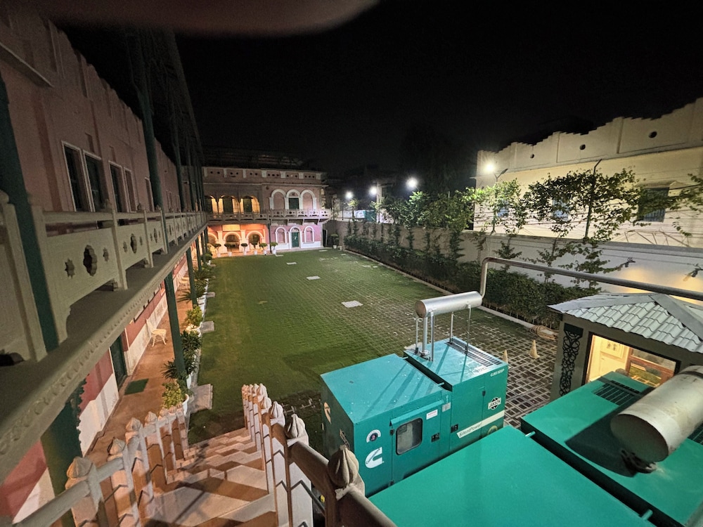 HOTEL PRADEEP 33/55