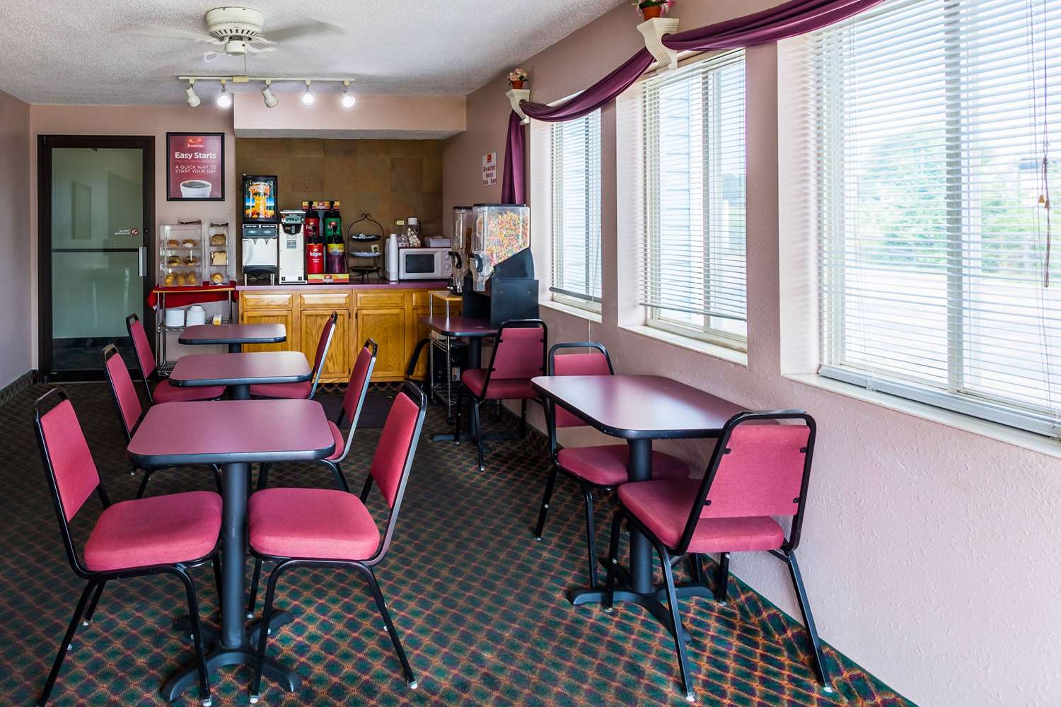 Econo Lodge Lincoln, NE 14/18