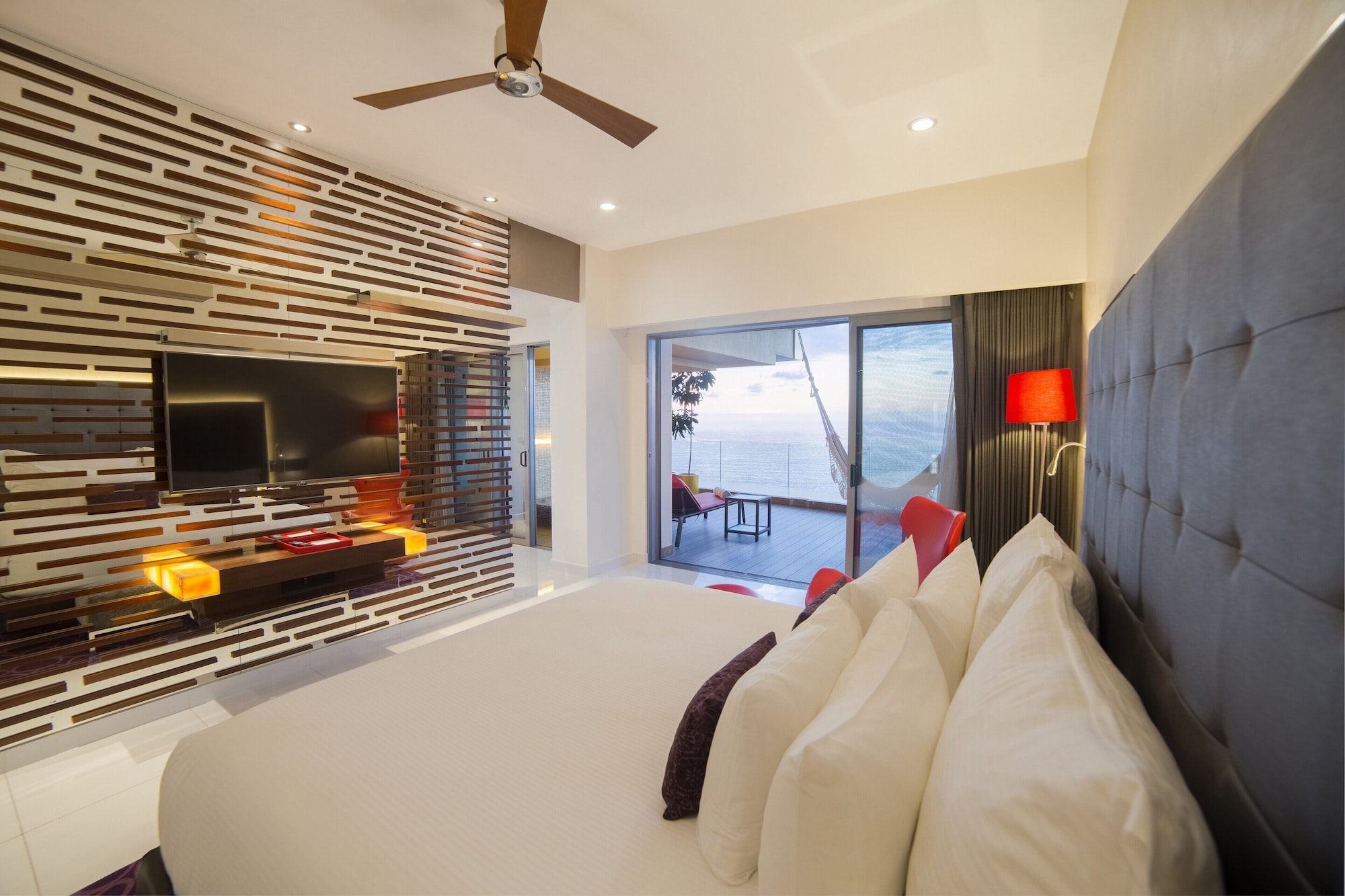 SUITE, NORTH WING