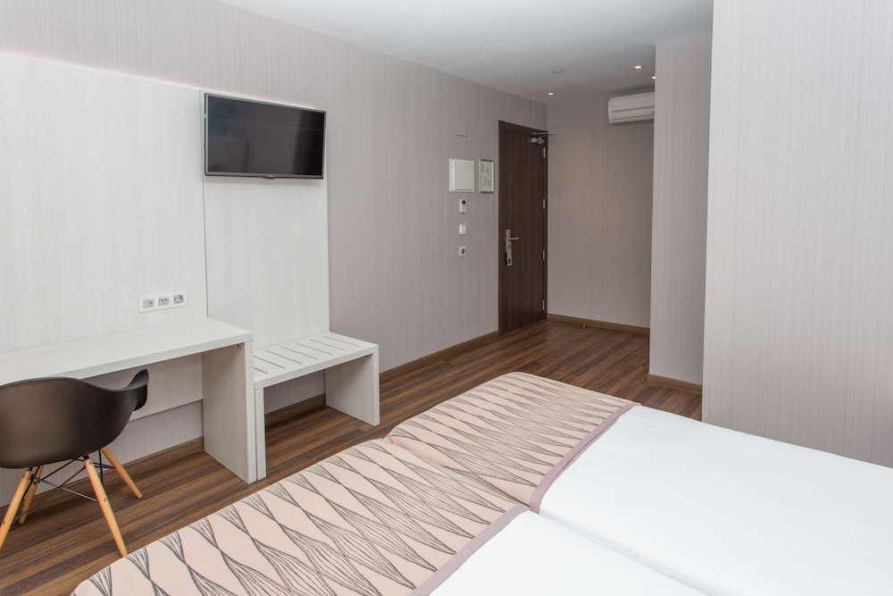 Hostal Opera Ramblas 18/38