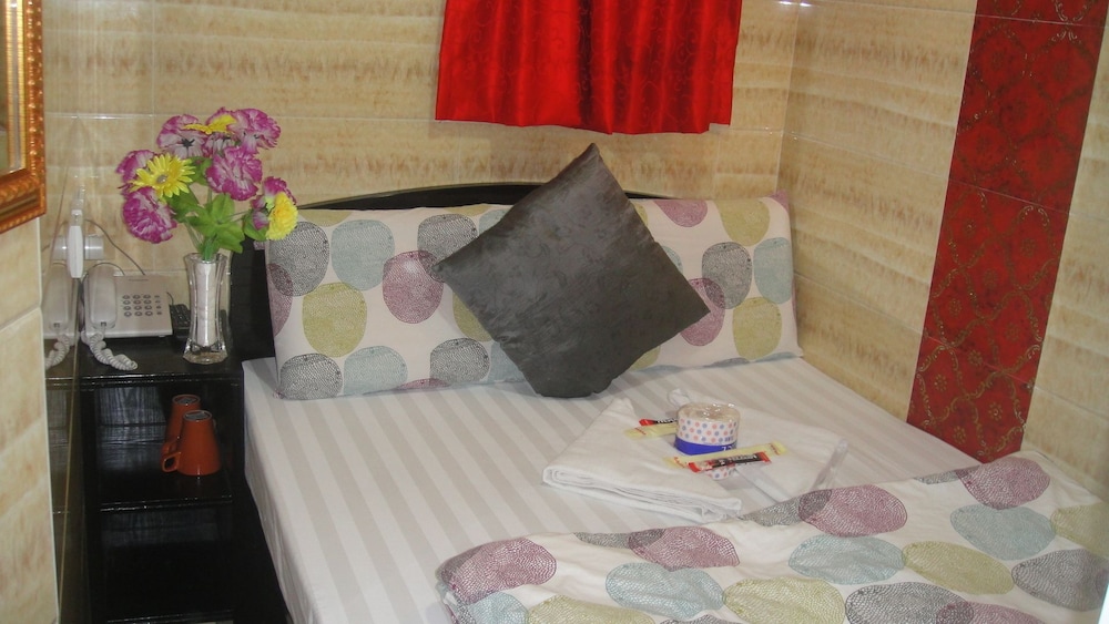 Philippine Hostel 8/45
