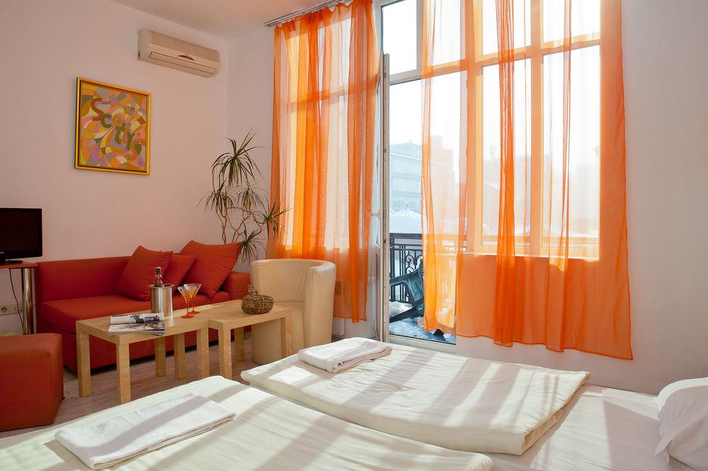 Scottys Boutique Hotel 22/25
