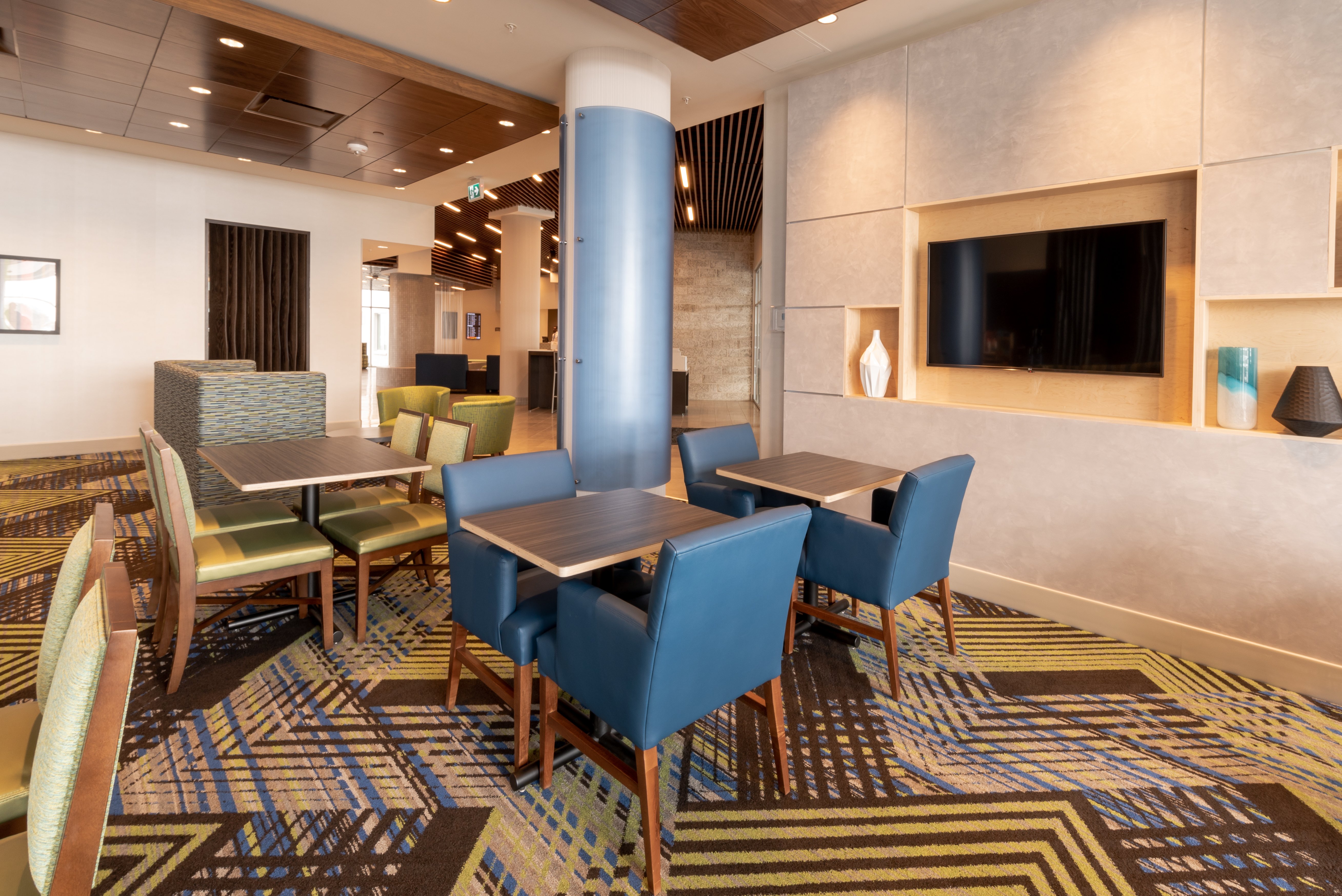 Holiday Inn Express Suites Saskatoon East University 52/78