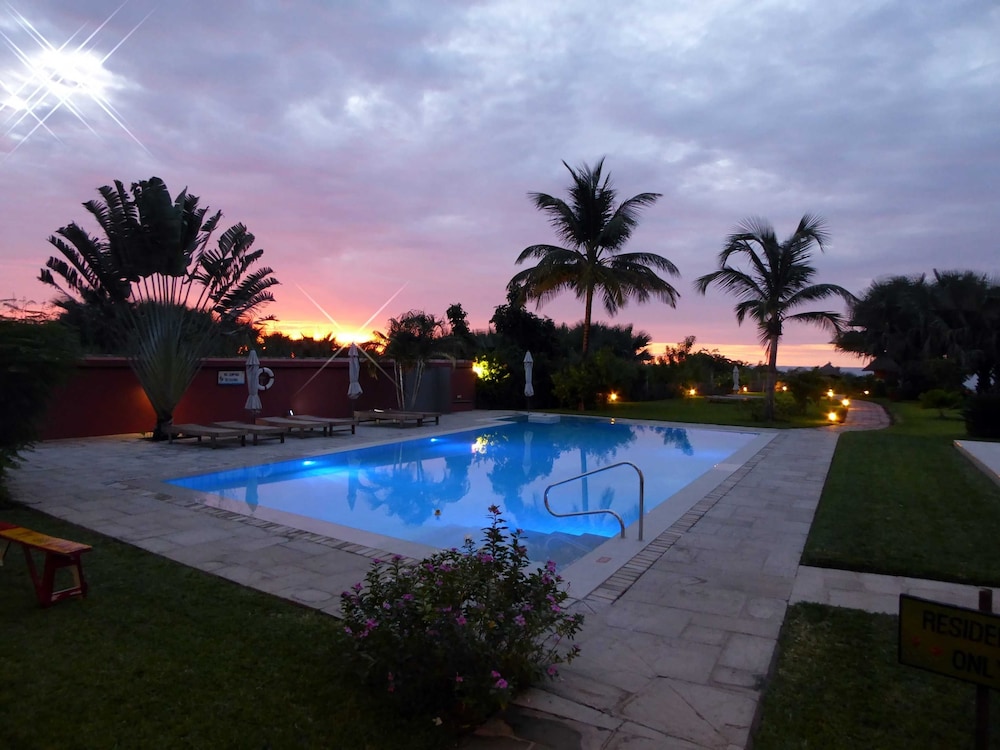 Leo S Beach Hotel Restaurant Adults Only 35/39