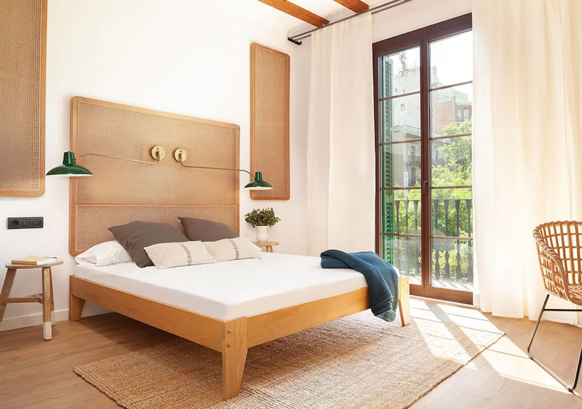 DELUXE, QUEEN BED
