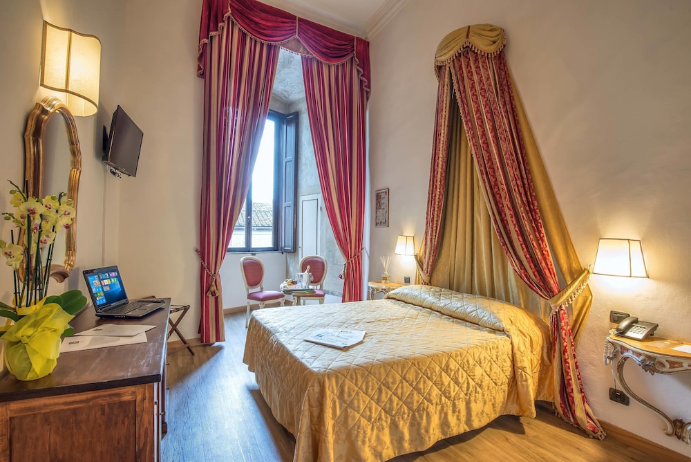 Paris Hotel 43/74