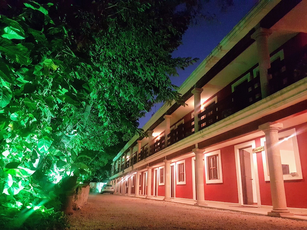 Hotel Holly 1/50