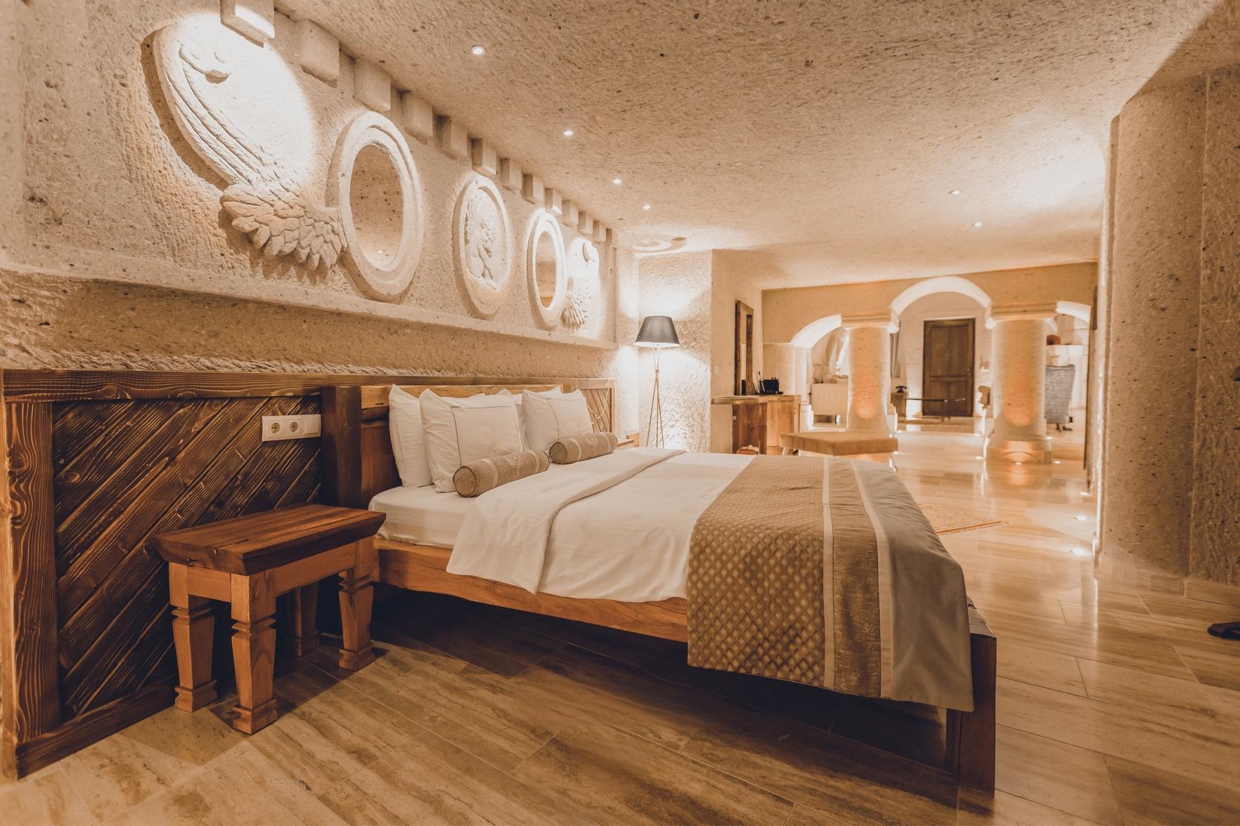 Cave, Spa, Suite, King Bed