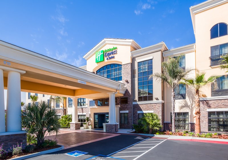 Holiday Inn Express Suites Eureka 52/56