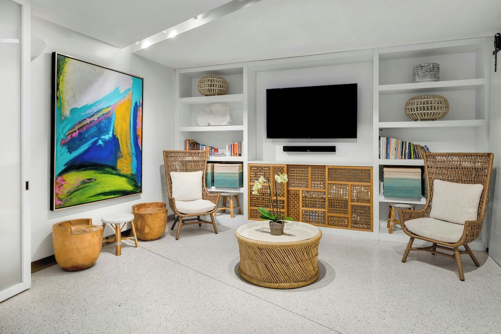 MARRIOTT VACATION CLUB PULSE, SOUTH BEACH 46/62