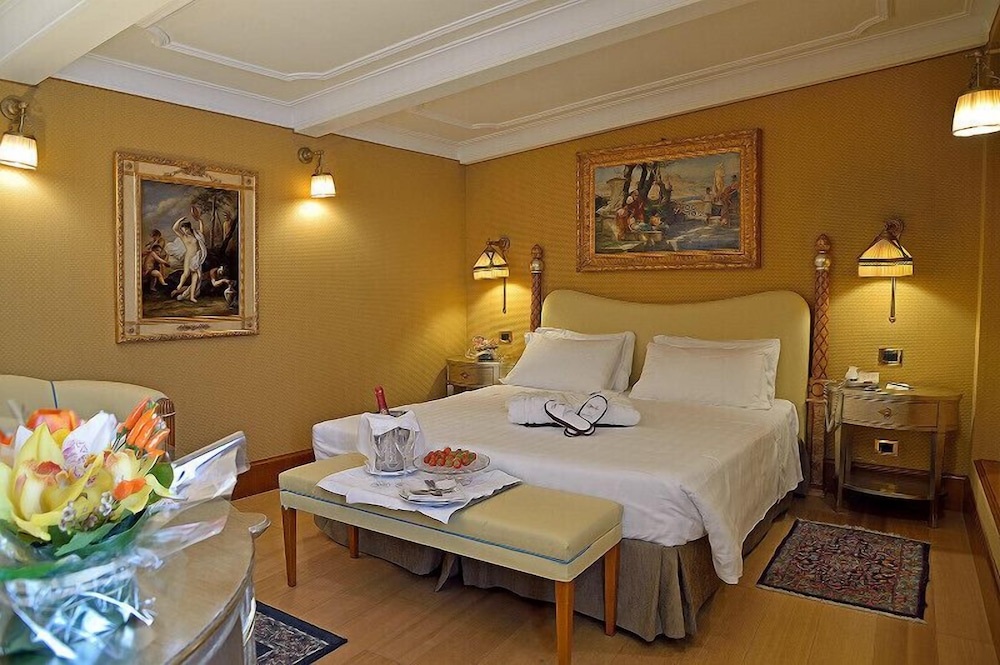 Homs Hotel 4/35
