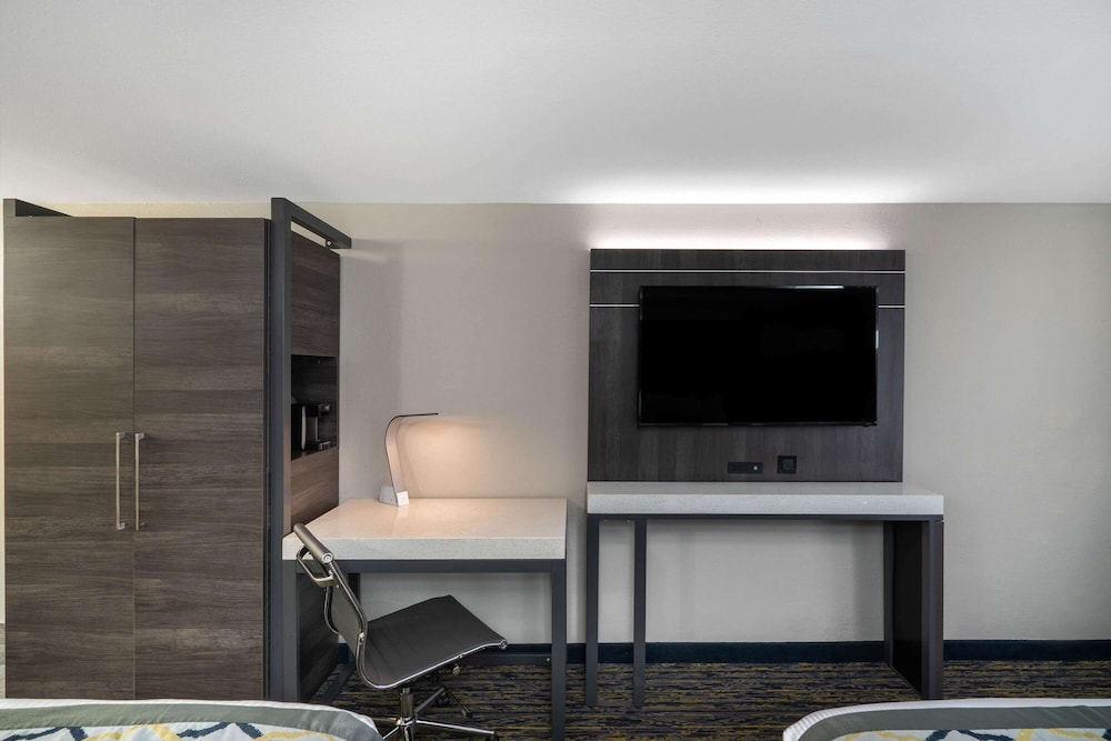 Baymont By Wyndham Murfreesboro 31/42
