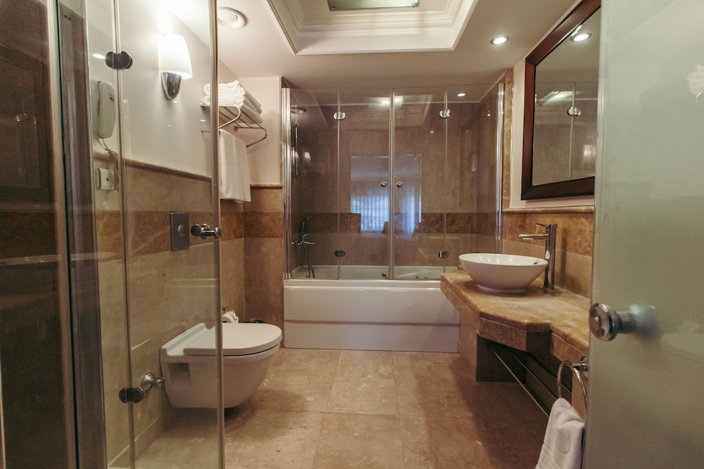 غرفة ديلوكس بسريرين مزدوجين بإطلالة على المدينة بغرفة نوم واحدة، Ck Farabi Hotel 4/5