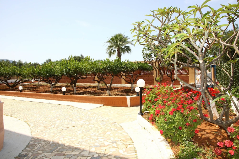 Triton Garden Hotel 45/49