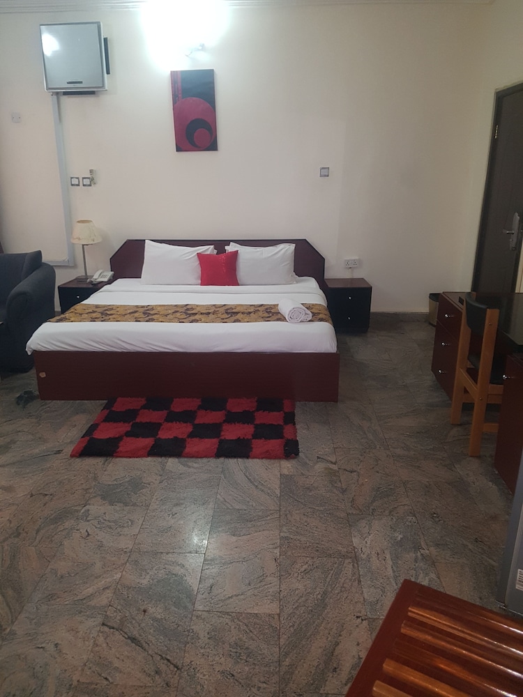 Zeina Suites Abuja 15/47
