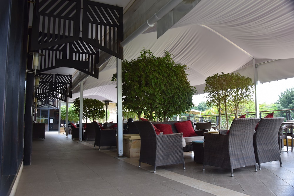 Mount Meru Hotel 71/72