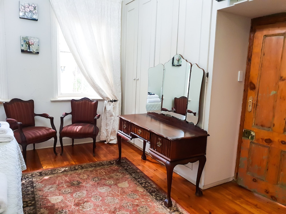 Bauhenia Guesthouse 27/32